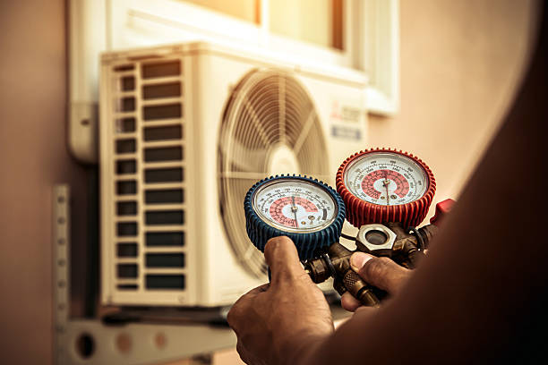 Professional Hvac technician working in Redford, MI